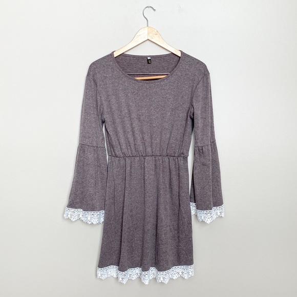 🥳 3 for 20$ Bell Sleeve Dress with Lace Trim - Picture 2 of 5